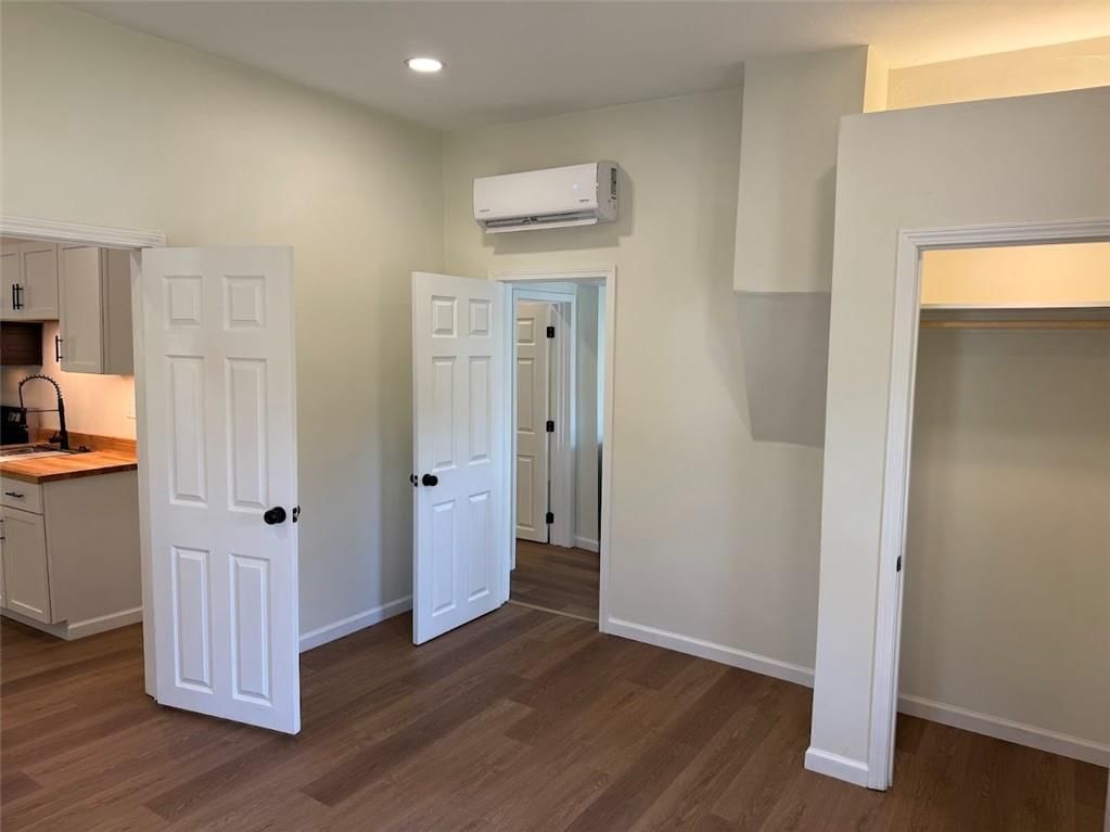107 E Kansas Street — photo 15