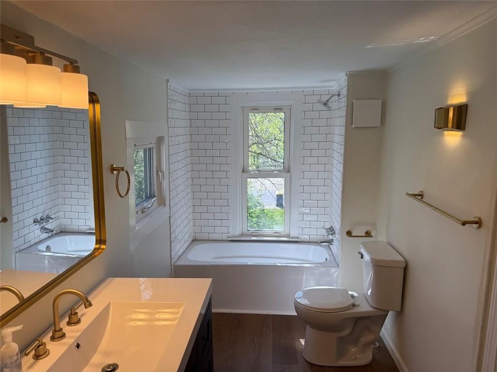 107 E Kansas Street — photo 17