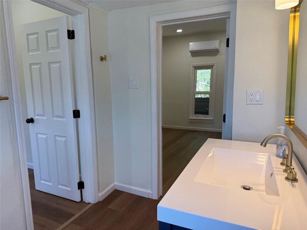 107 E Kansas Street — photo 18