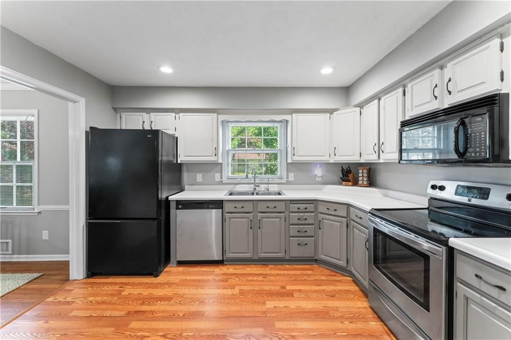 7616 W 97th Street — photo 11