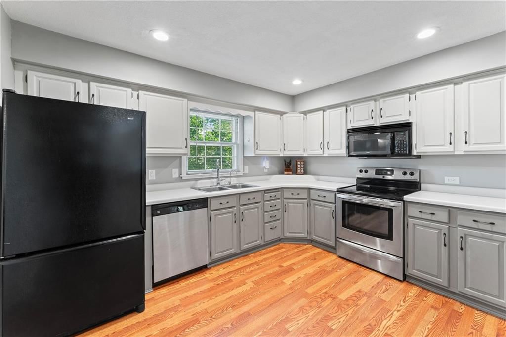 7616 W 97th Street — photo 12