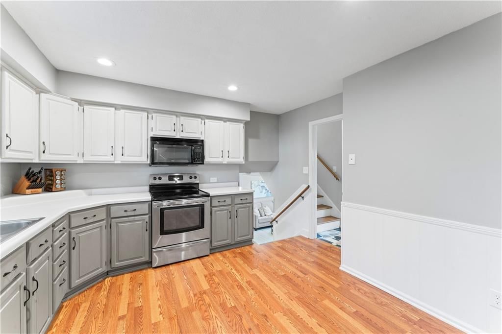 7616 W 97th Street — photo 13