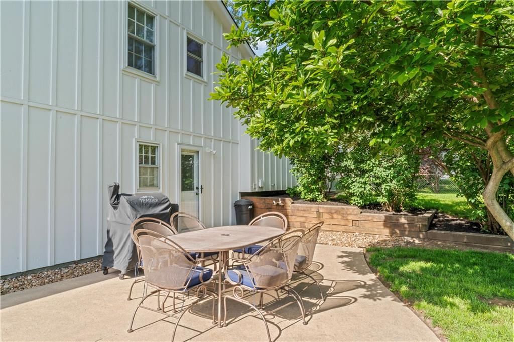 7616 W 97th Street — photo 30
