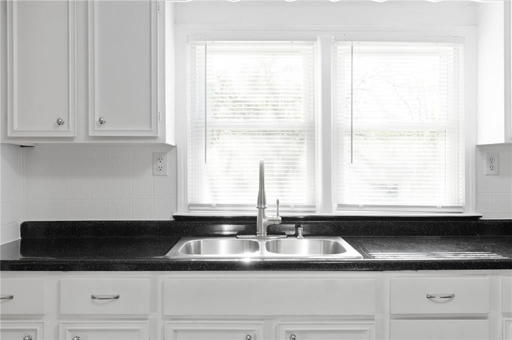 13710 Winchester Avenue — photo 7