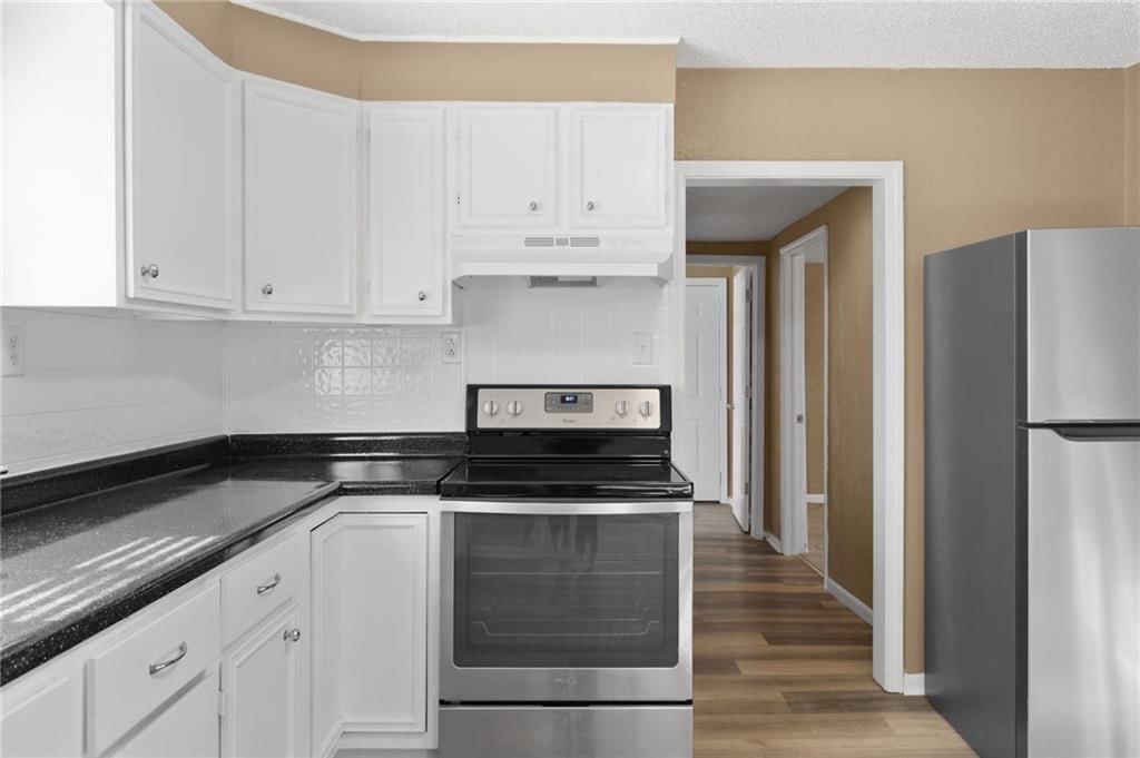 13710 Winchester Avenue — photo 9