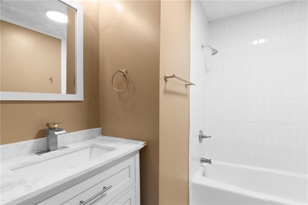 13710 Winchester Avenue — photo 15