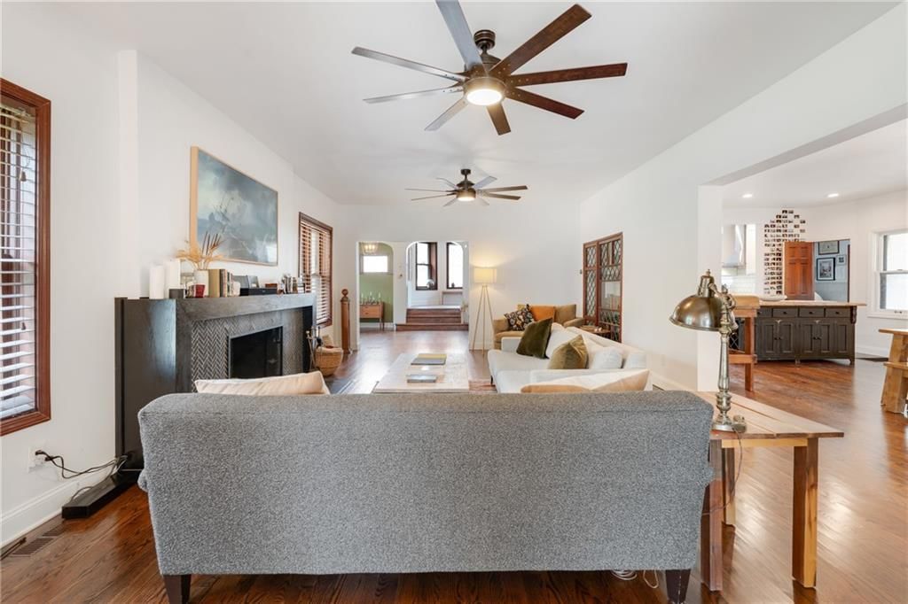 420 E 37th Street — photo 15
