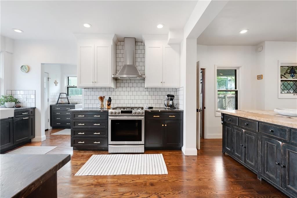 420 E 37th Street — photo 23