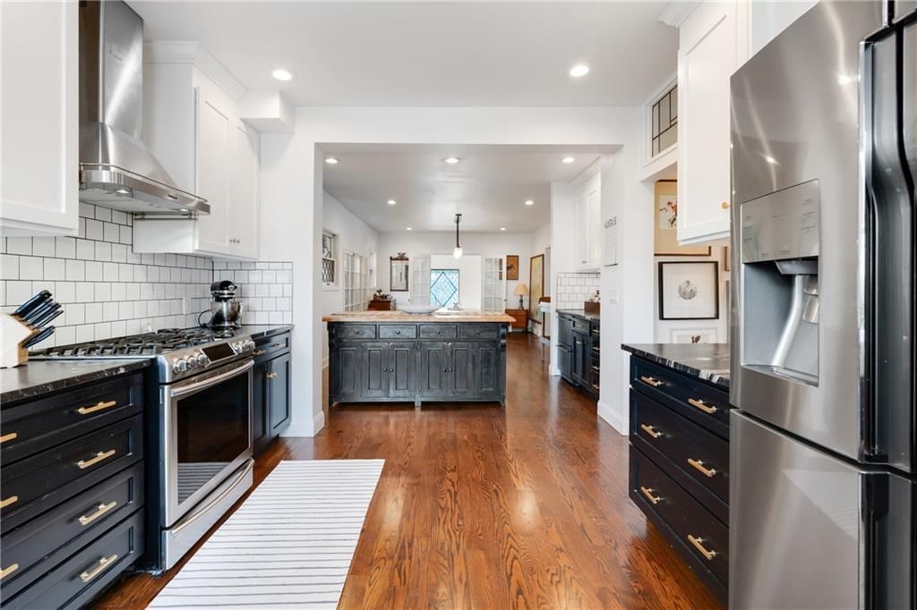 420 E 37th Street — photo 26