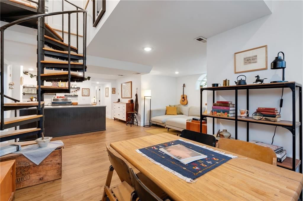 420 E 37th Street — photo 28