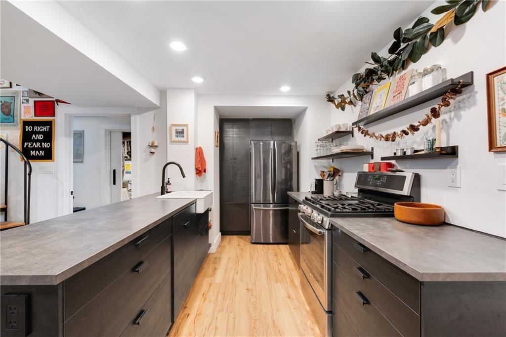 420 E 37th Street — photo 33