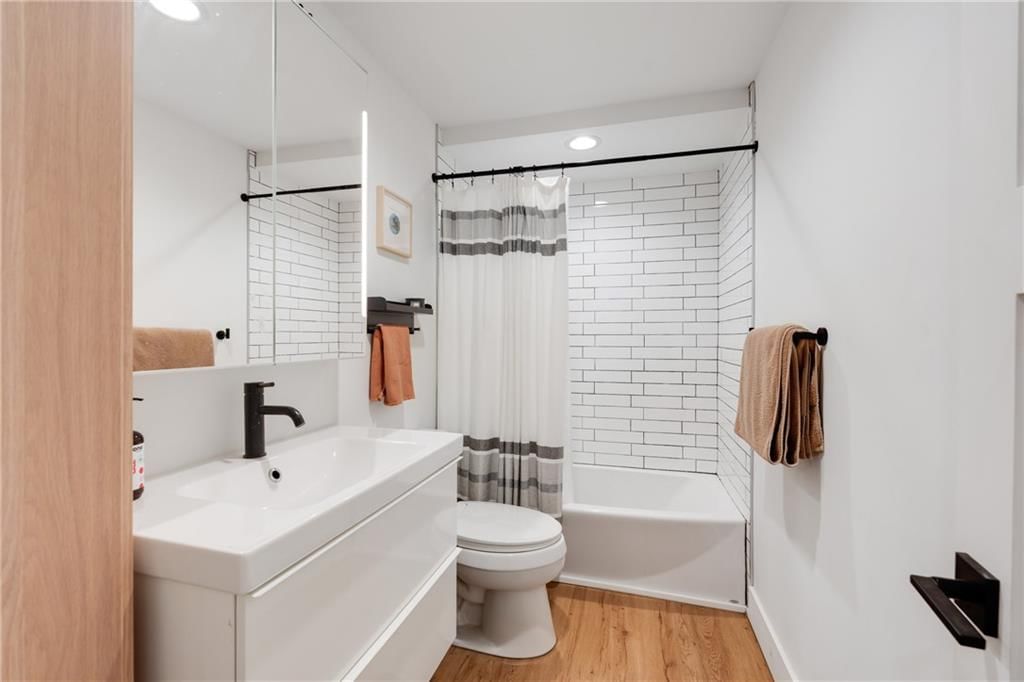 420 E 37th Street — photo 35