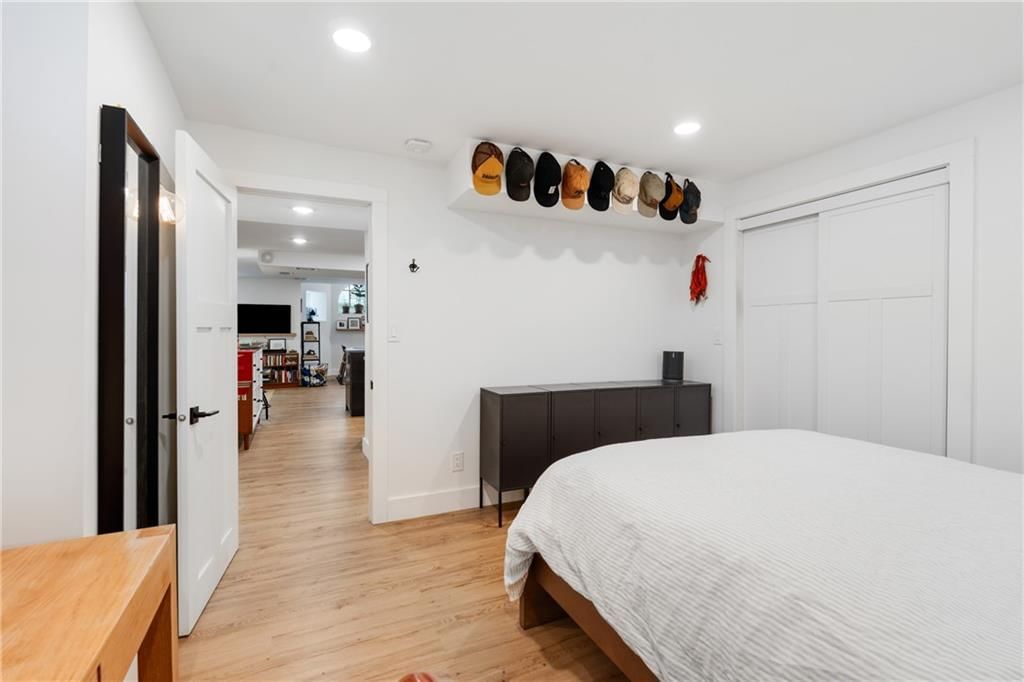 420 E 37th Street — photo 37