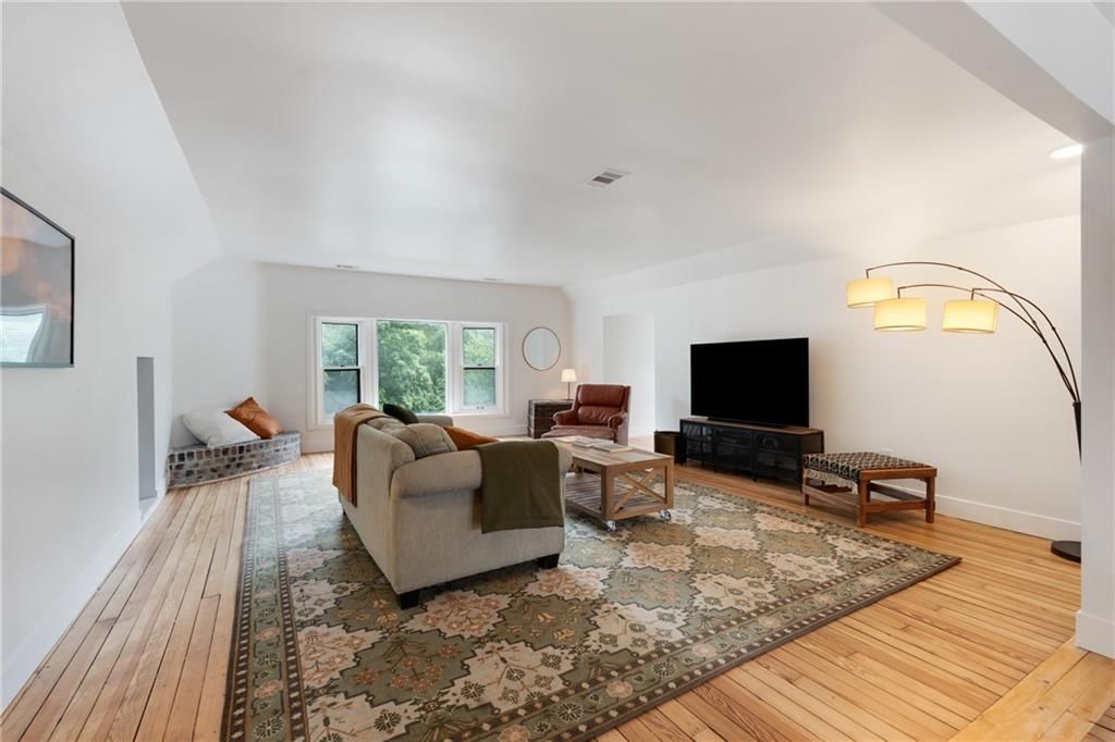 420 E 37th Street — photo 58