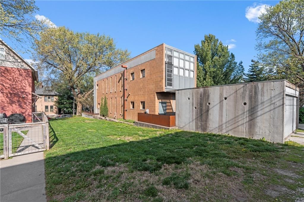 1613 Madison Street — photo 32