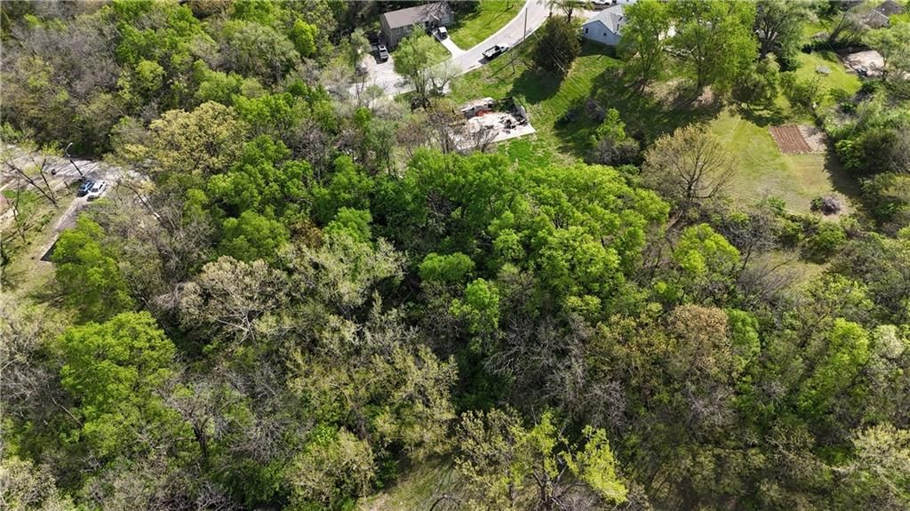 Photo 6 of 13 - 5051 Walker Avenue