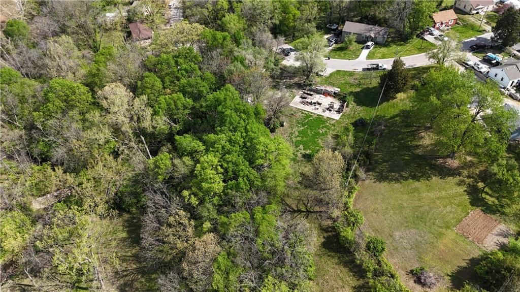 Photo 7 of 13 - 5051 Walker Avenue