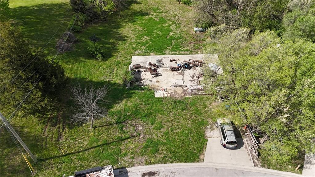 Photo 8 of 13 - 5051 Walker Avenue