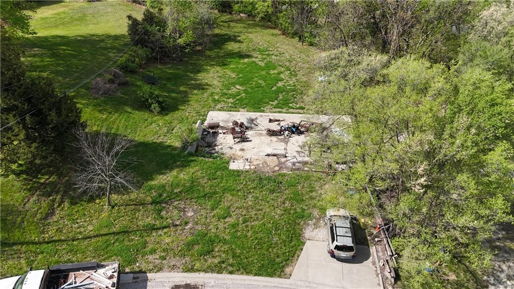 Photo 9 of 13 - 5051 Walker Avenue