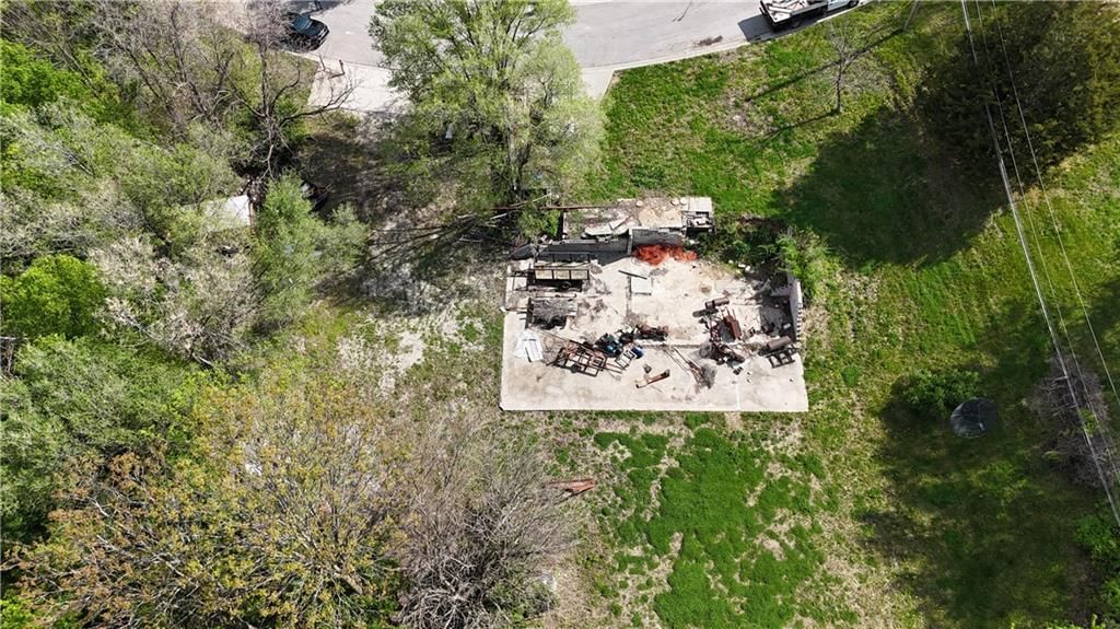 Photo 11 of 13 - 5051 Walker Avenue