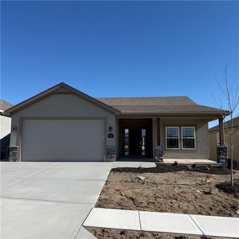 2125 Greenfield Point, Kearney, MO
