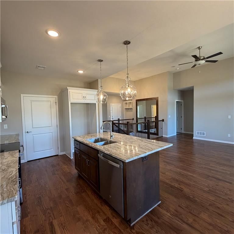 2125 Greenfield Point — photo 10