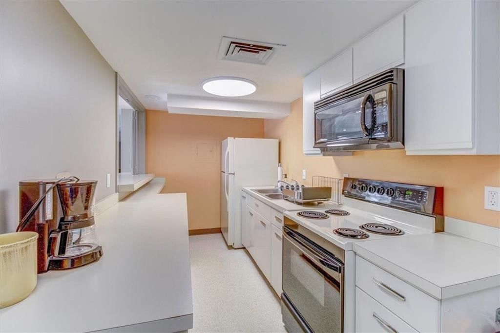 4550 Warwick Boulevard — photo 15