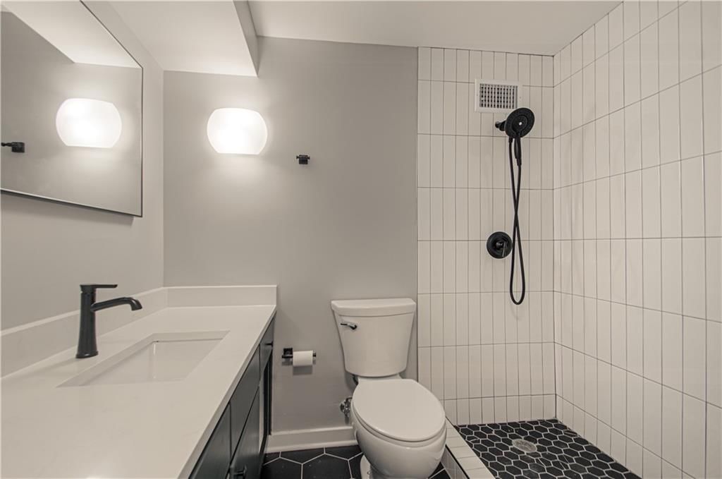 4550 Warwick Boulevard — photo 37