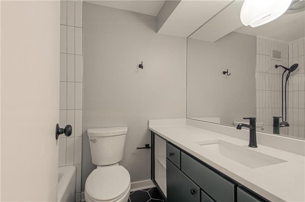 4550 Warwick Boulevard — photo 40