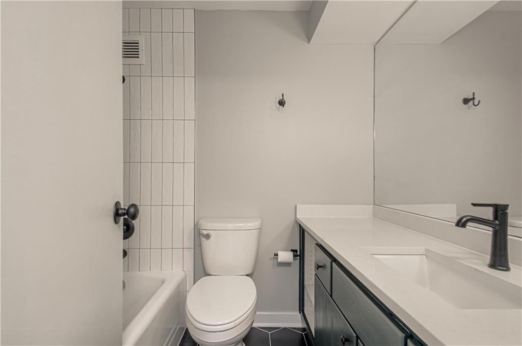 4550 Warwick Boulevard — photo 42