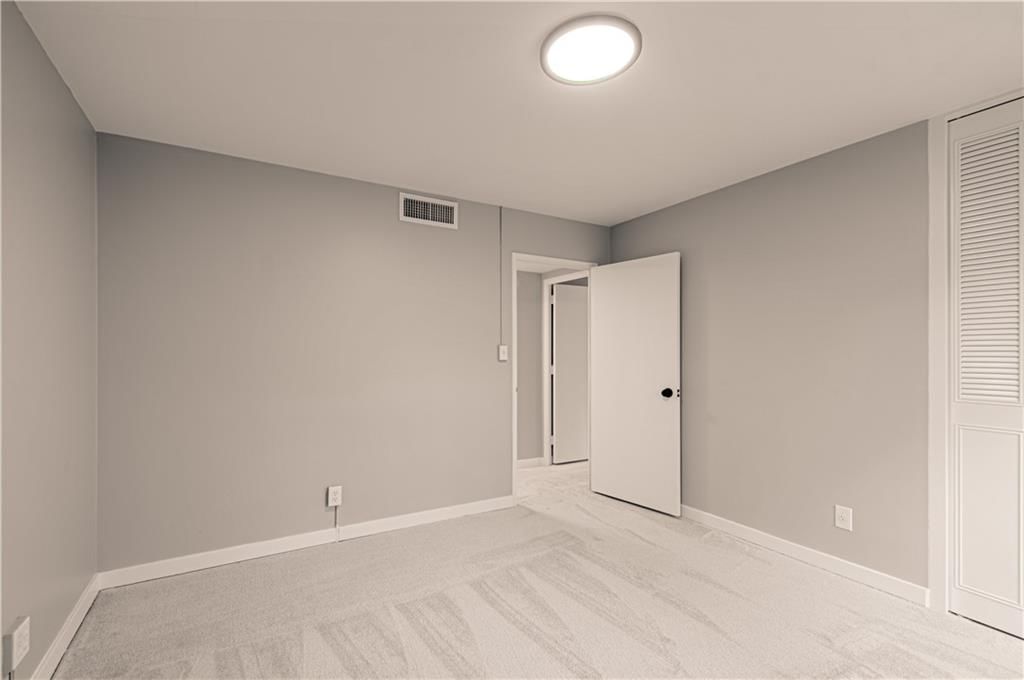 4550 Warwick Boulevard — photo 48