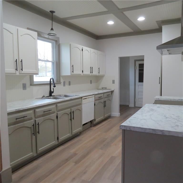101 E 3rd Street — photo 27