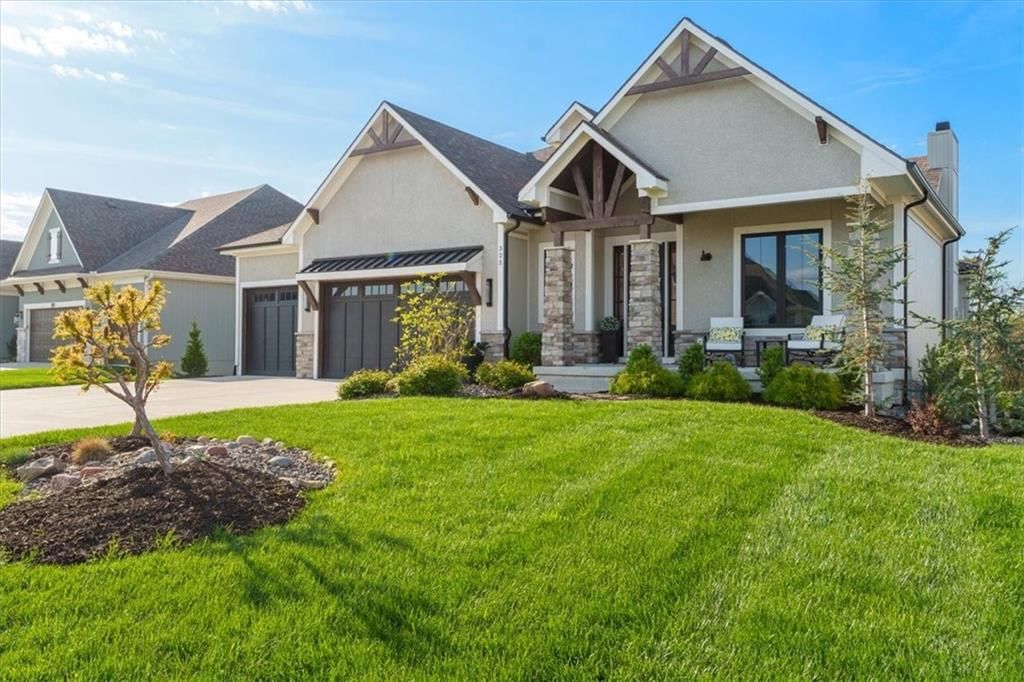 325 Ambersham Drive — photo 3
