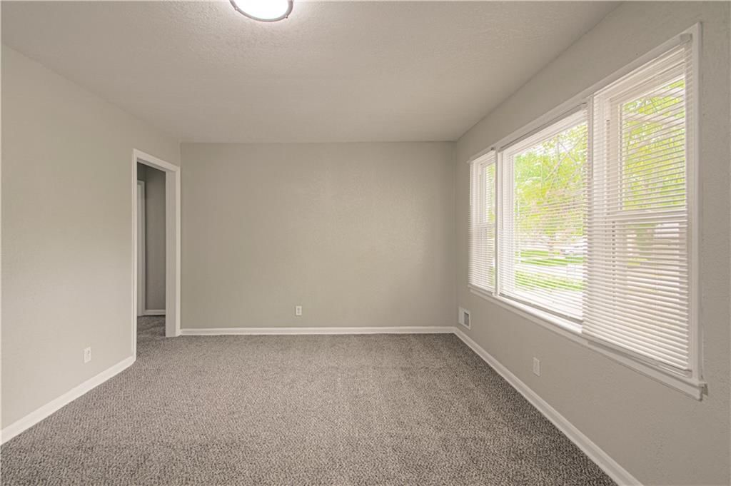 10015 Wheeling Avenue — photo 9
