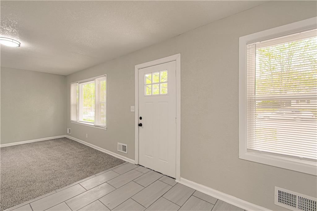 10015 Wheeling Avenue — photo 10