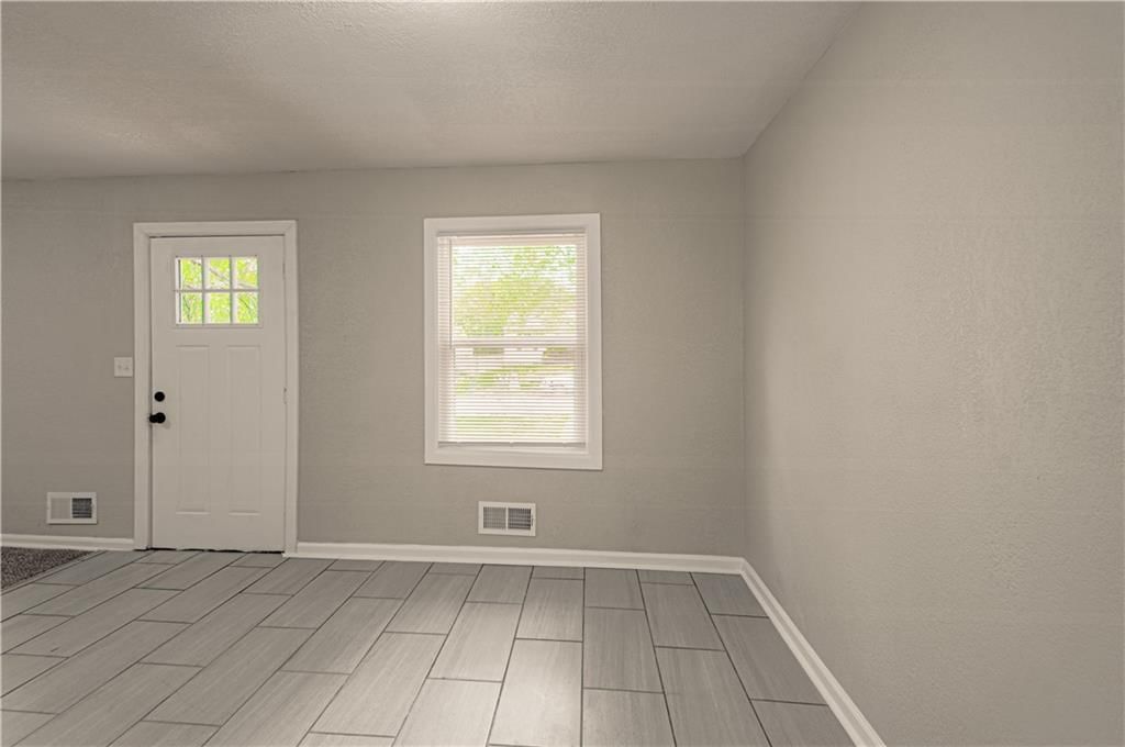 10015 Wheeling Avenue — photo 16