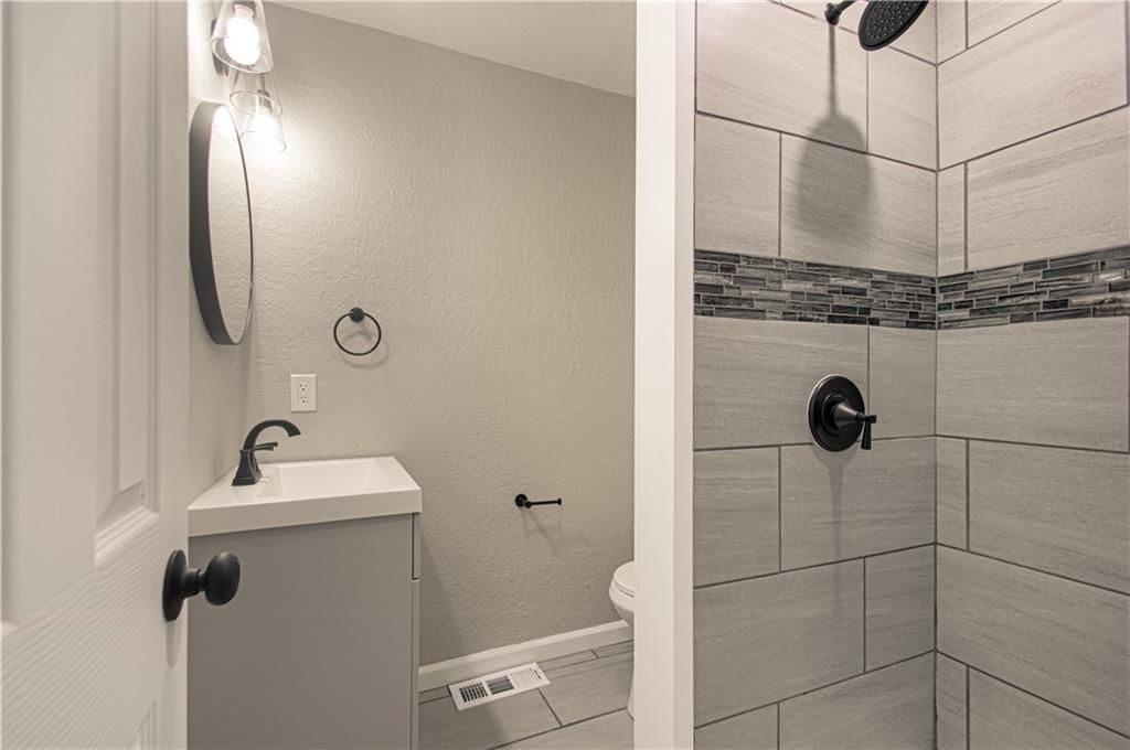 10015 Wheeling Avenue — photo 17