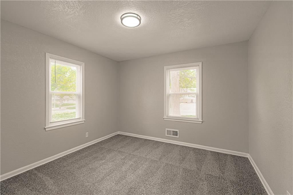 10015 Wheeling Avenue — photo 20