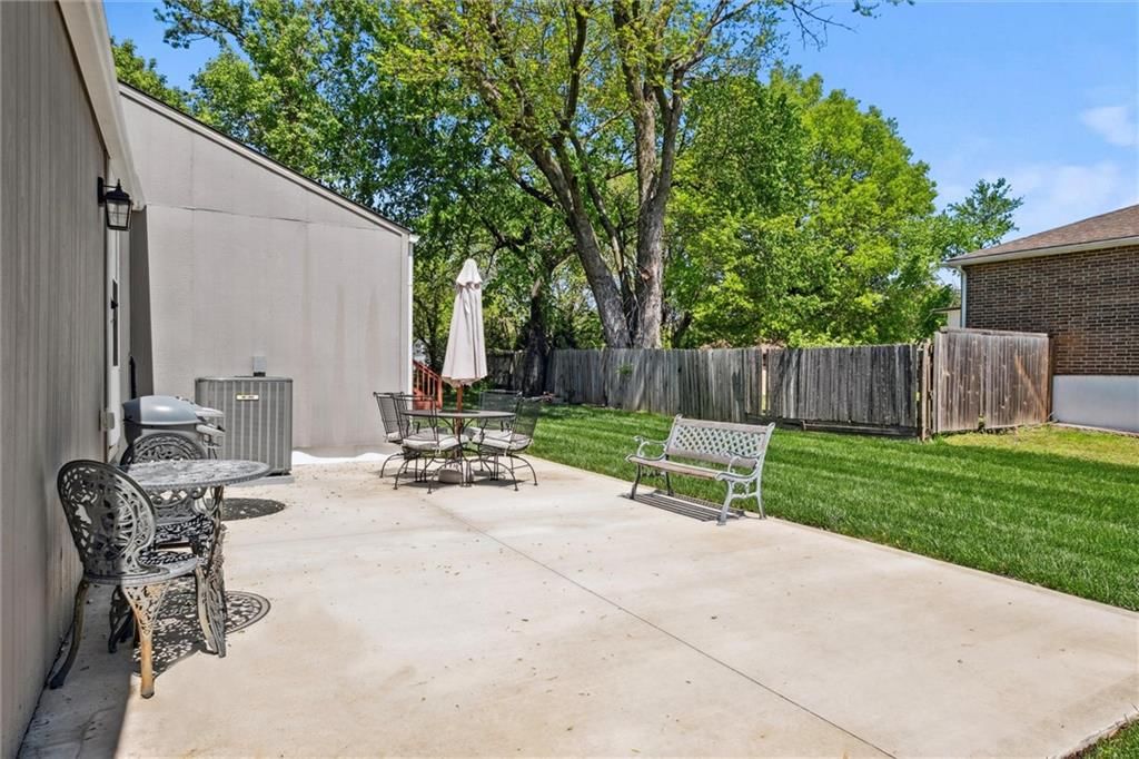 1721 NE Independence Avenue — photo 26