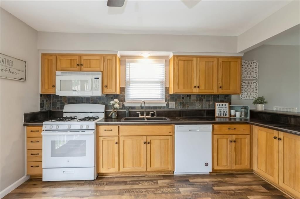 9354 W 48th Terrace — photo 8