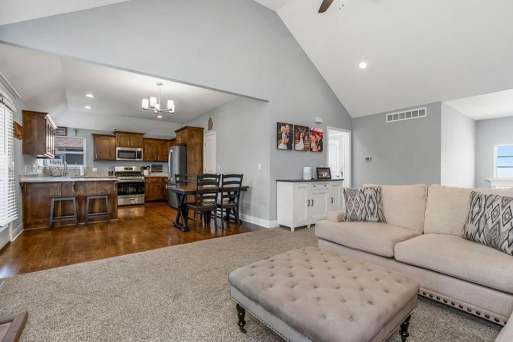 11215 Kimball Avenue — photo 5