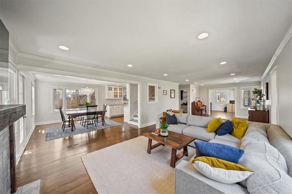 Photo 6 of 32 - 8705 Grandview Street
