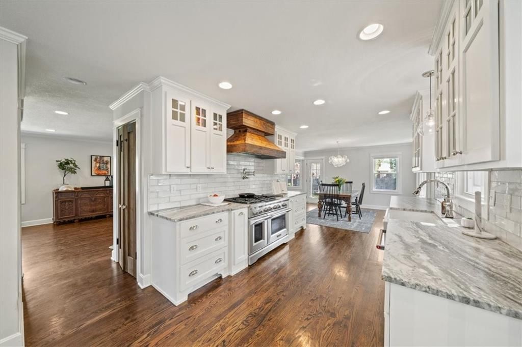 Photo 12 of 32 - 8705 Grandview Street
