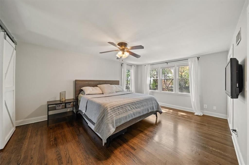 Photo 17 of 32 - 8705 Grandview Street