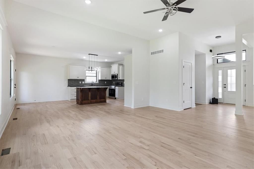 604 Blackhawke Drive — photo 9