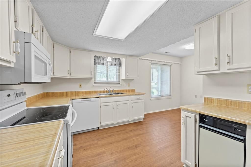 Photo 6 of 36 - 501 N STONE Boulevard