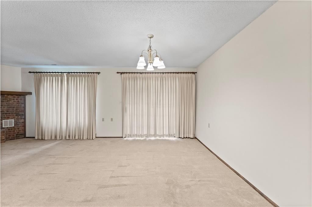 Photo 7 of 36 - 501 N STONE Boulevard