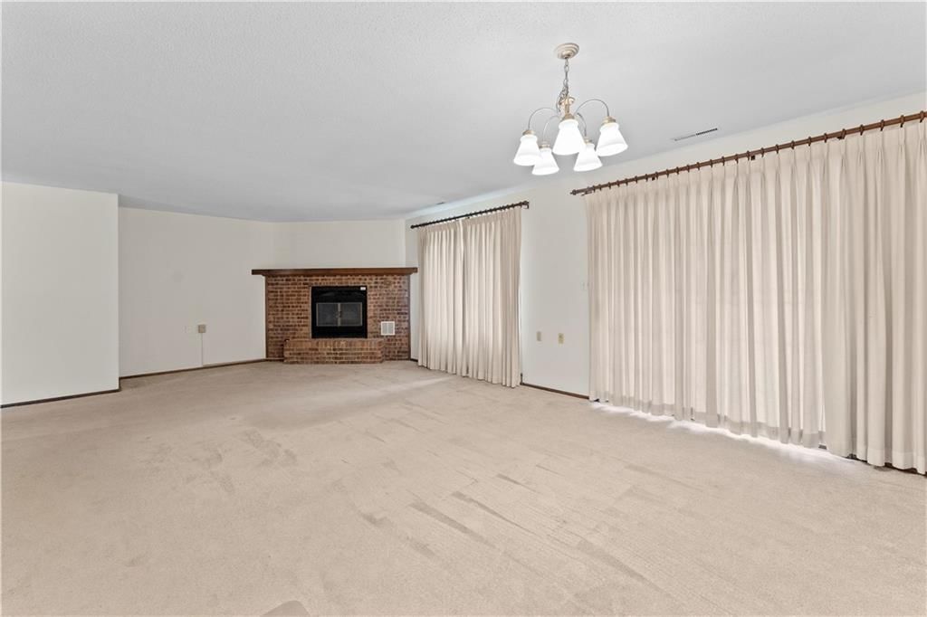 Photo 9 of 36 - 501 N STONE Boulevard