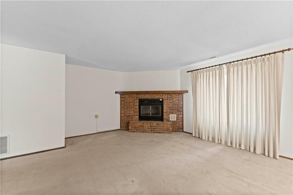 Photo 11 of 36 - 501 N STONE Boulevard