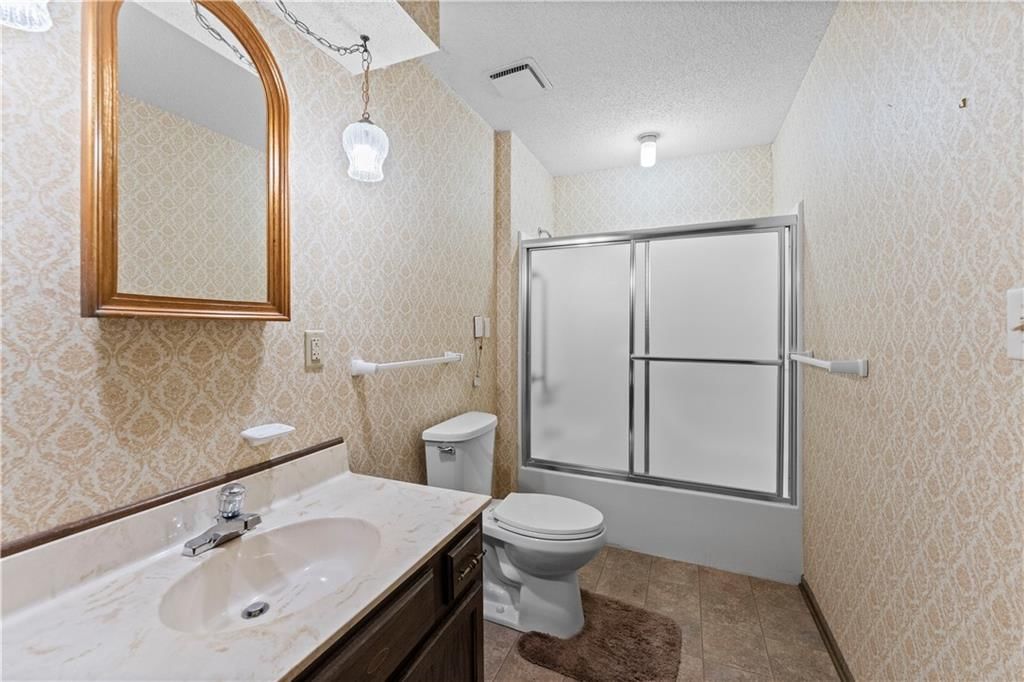 Photo 16 of 36 - 501 N STONE Boulevard